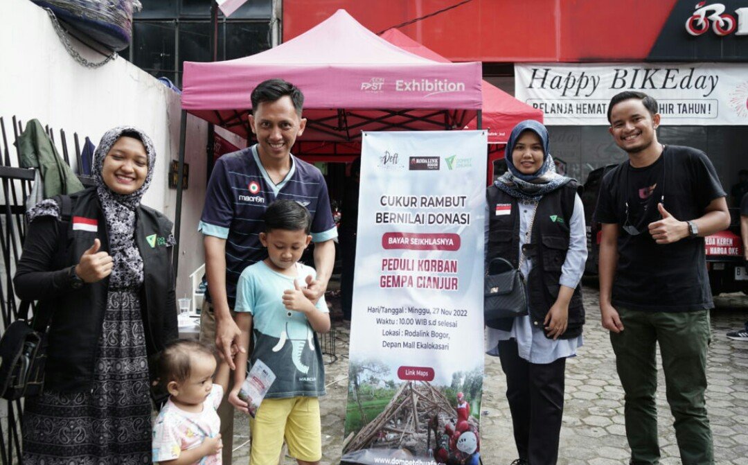 Simpati Gempa Cianjur, Dompet Dhuafa Bersama Deft Barber dan Rodalink Gelar Cukur Seikhlasnya
