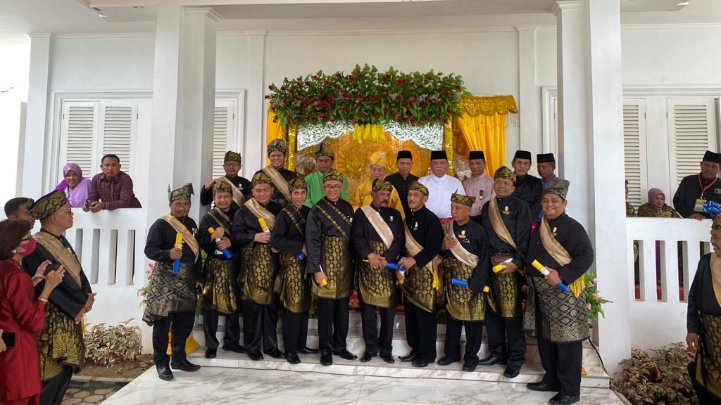 Nispul Khoiri Dapat Gelar Datuk Cendikia Penata Raja dari Kerajaan Bedagai