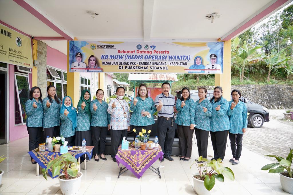 Ketua TP PKK Pakpak Bharat Laksanakan Bakti Sosial Kesehatan