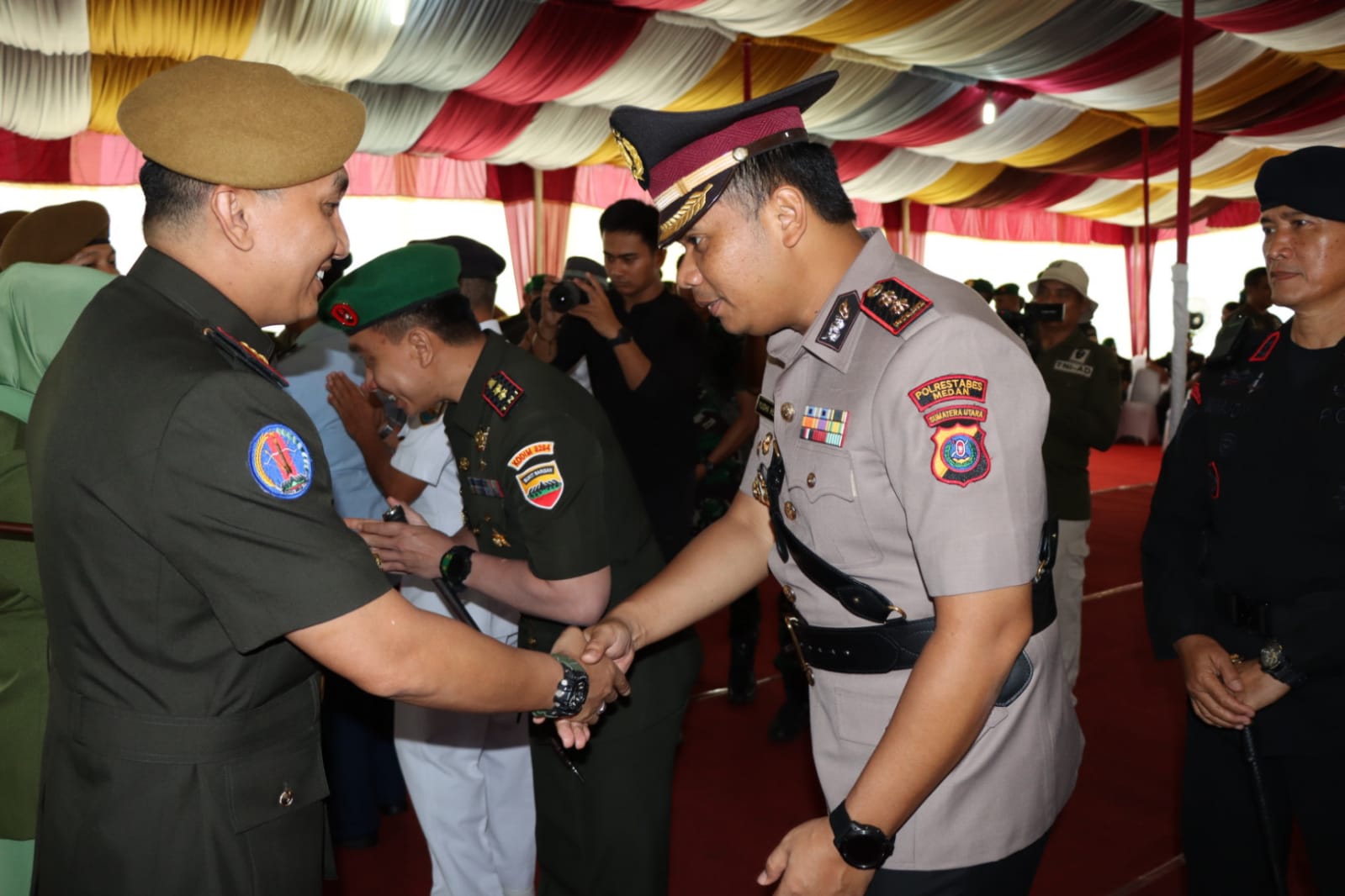 Wakapolrestabes Medan Hadiri Tradisi Korps Penerimaan dan Penyerahan Jabatan Danmen Arhanud-2/SSM