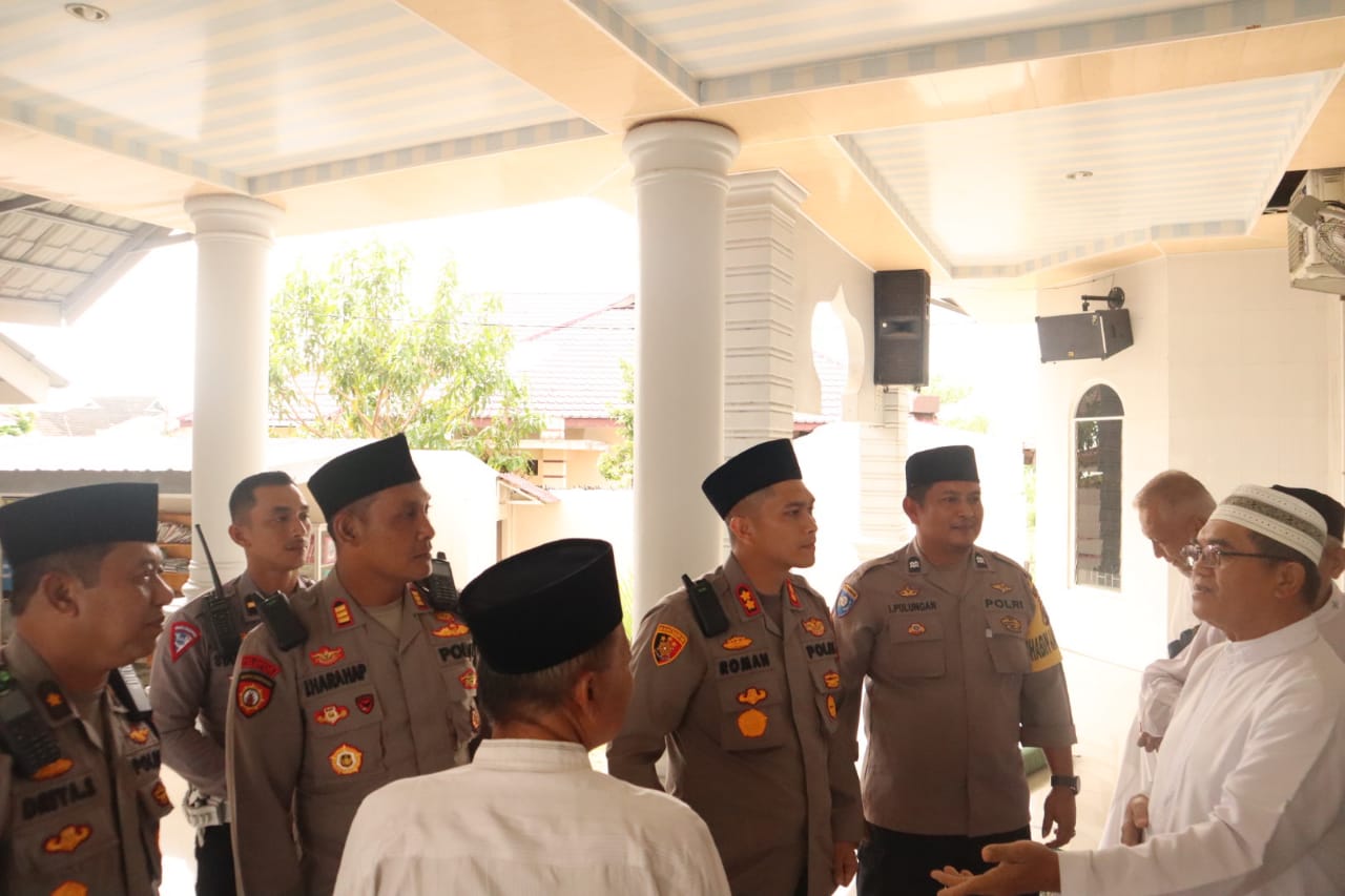 Ramah ! Kapolres Berikan Nomor WA Pribadi Buat Pengaduan Masyarakat di Masjid AL Muhajirin