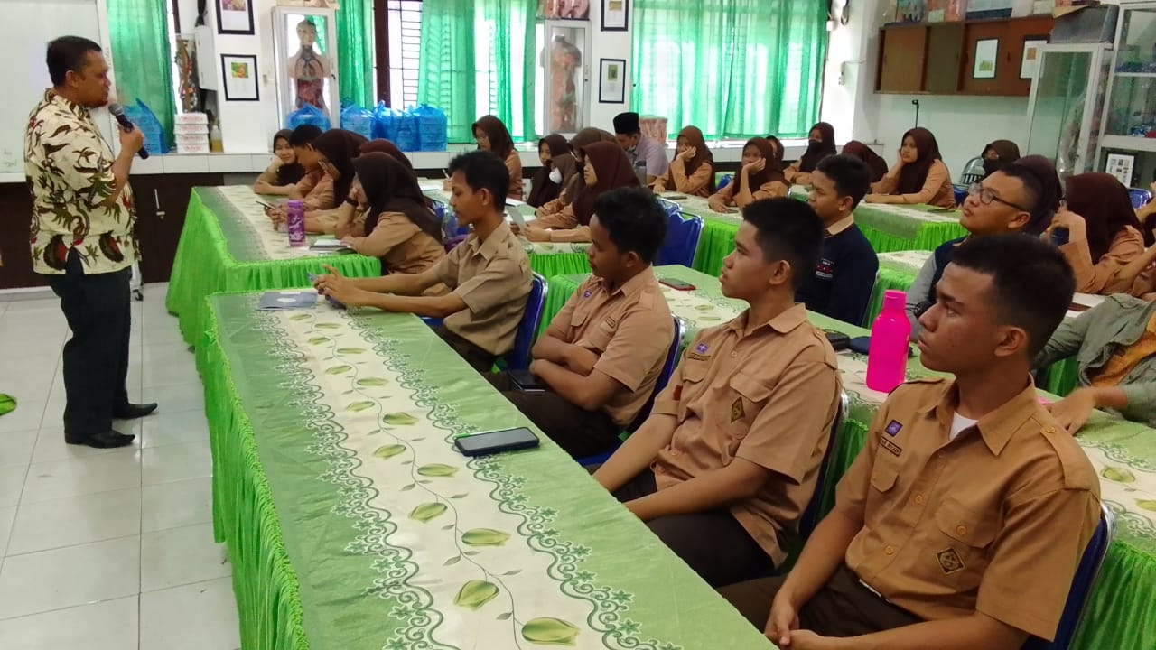 Wujudkan Profil Pelajar Pancasila SMAN 6 Medan Gencar Beri Pelatihan Pembuatan Karya Tulis Ilmiah