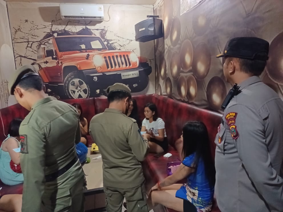 Tim Gabungan Datangi 2 Lokasi Karaoke