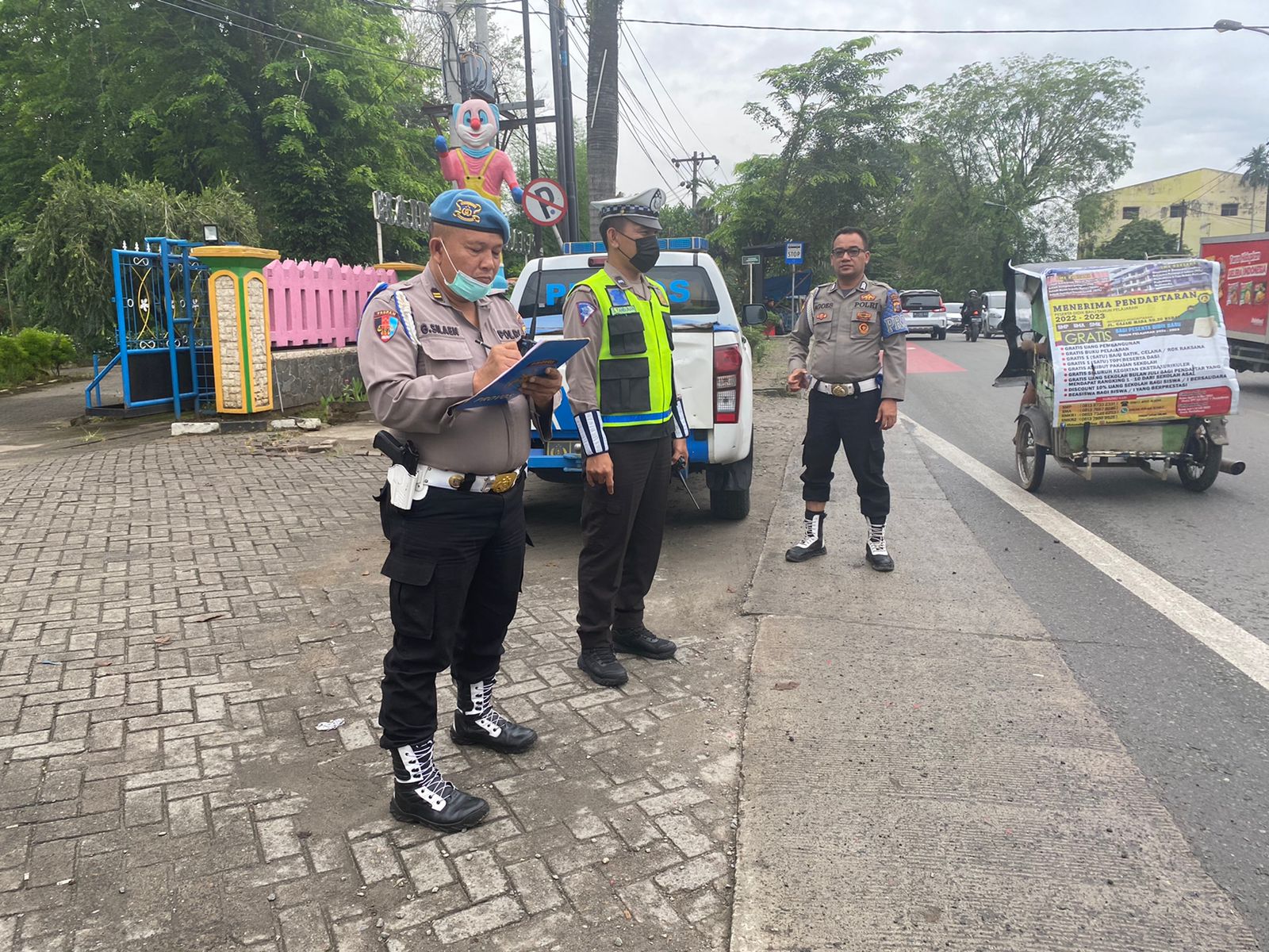 Tim Gabungan Polrestabes Medan Amankan Jalur Wisata Medan-BerastagiÂ 