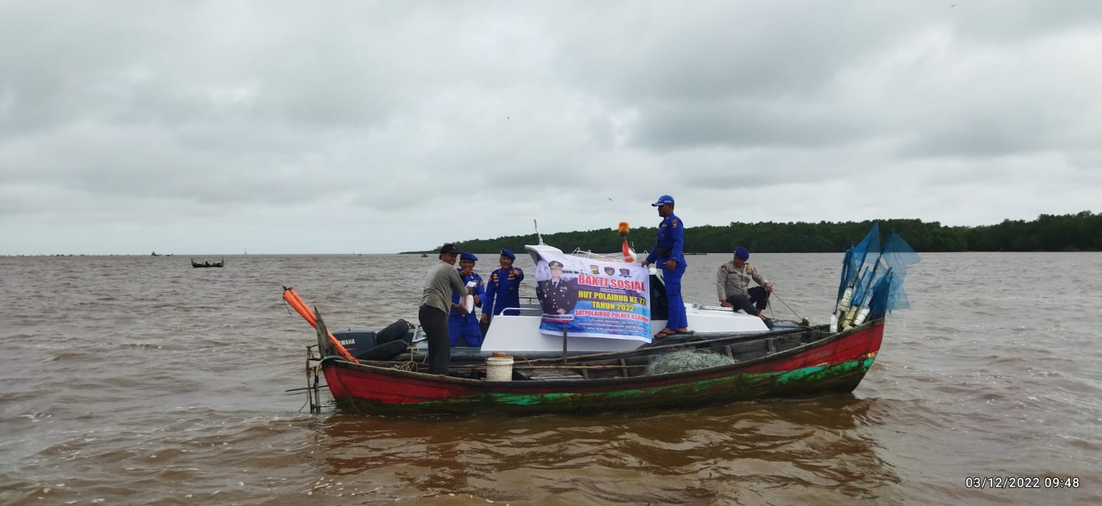 Satpolair Polres Asahan Gelar HUT 72 Bagi Sembako Ke Nelayan