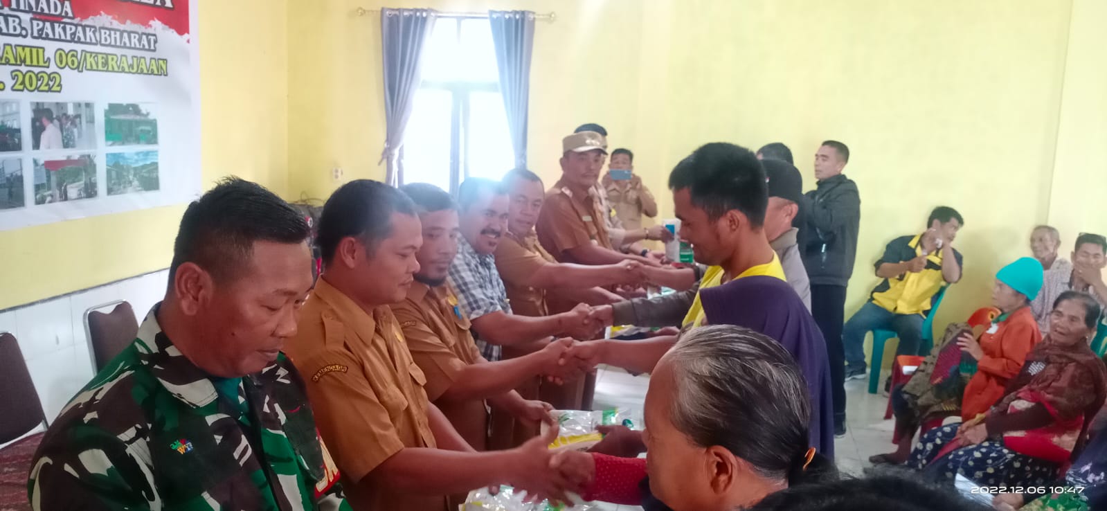 Desa Tinada Salurkan Pemberdayaan Masyarakat Bibit Jagung NK 212, Kades : Jangan Diperjual BelikanÂ 