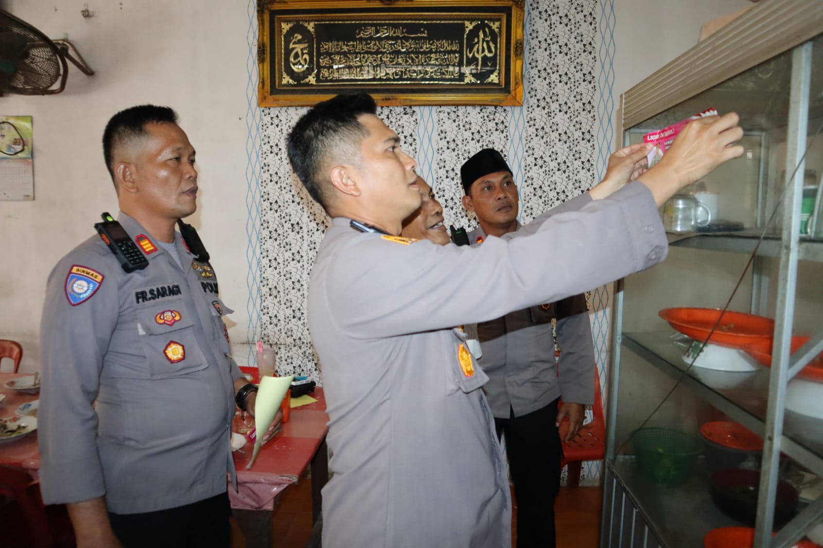 Kapolres Asahan Laksanakan Sambang dan Tempel Stiker Informasi Kepolisian
