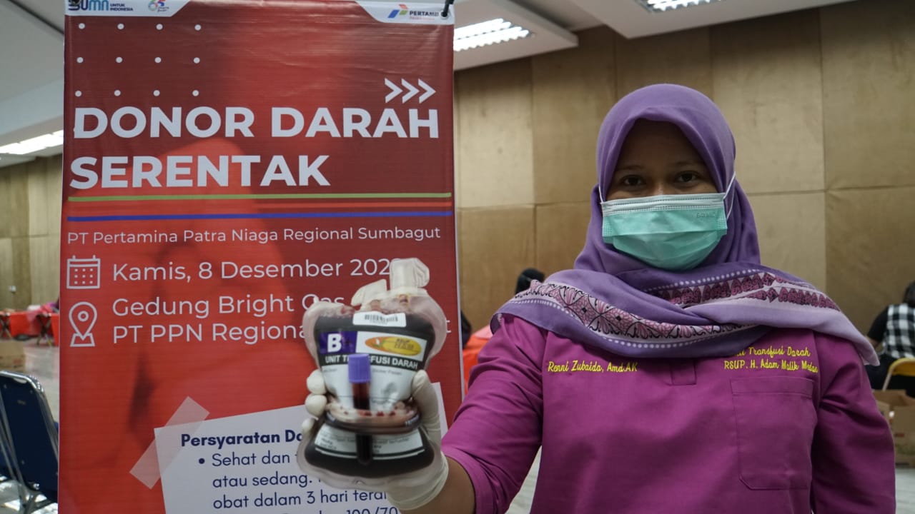 Pertamina Patra Niaga Regional Sumbagut Selenggarakan Donor Darah dan Khitanan Massal