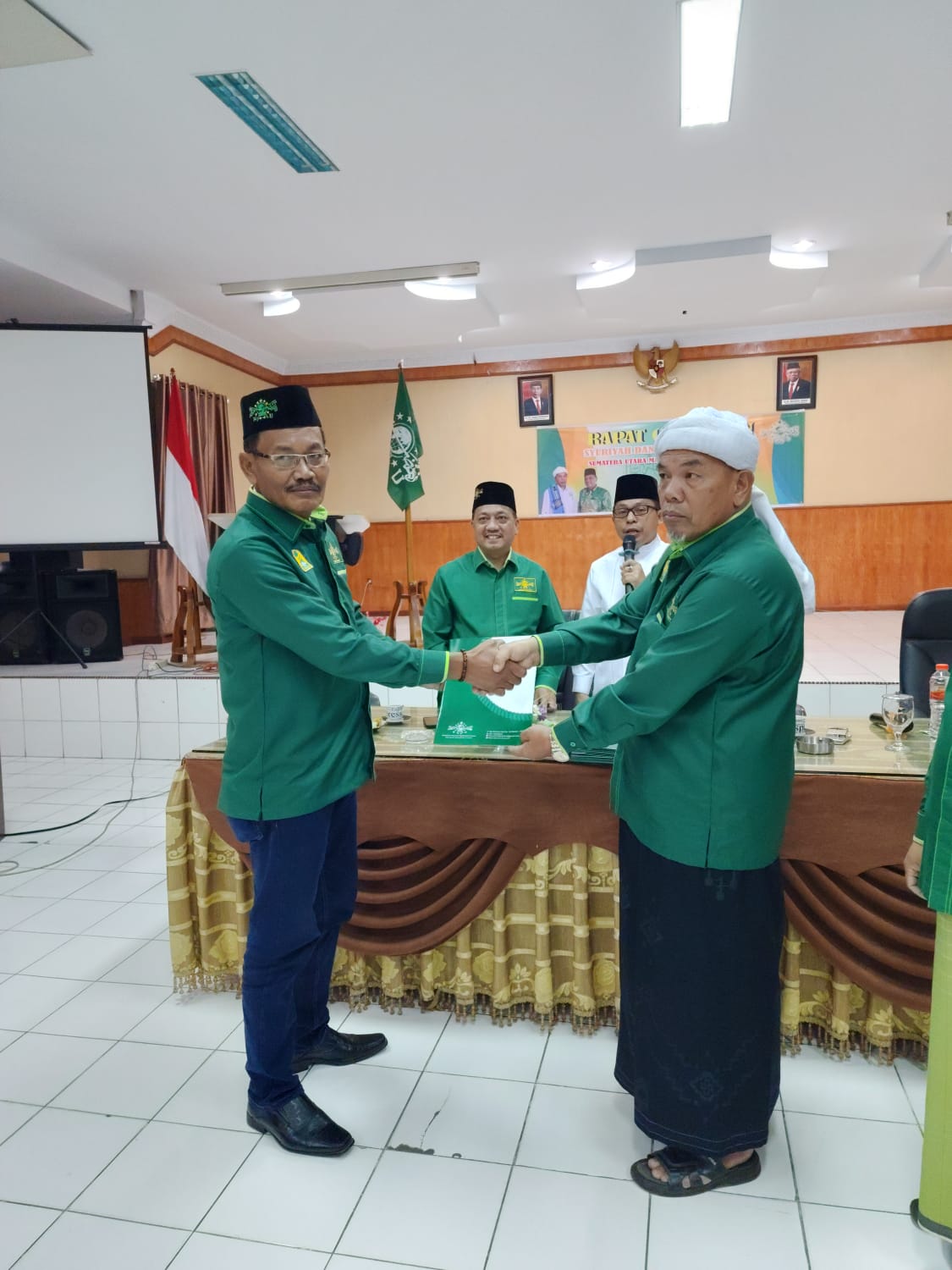 H.RUSLAN.SH TERIMA SK PW NAHDLATUL ULAMA  SUMUT SEBAGAI WKL.KETUA TANFIDZIYAH BIDANG ORGANISASI