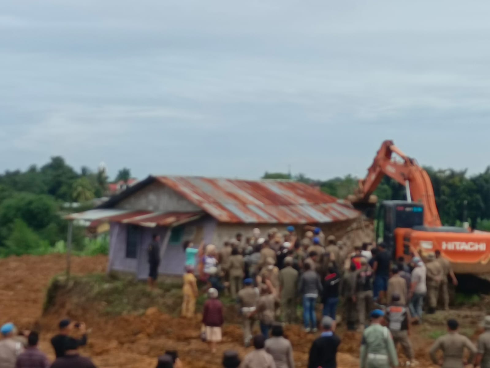 Tim Terpadu Tertibkan Bangunan Liar di Lokasi HGB PT Propernas