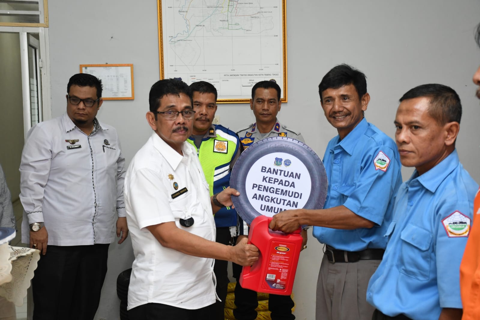 Pengemudi Angkot Dan Betor  Terima Bantuan Subsidi