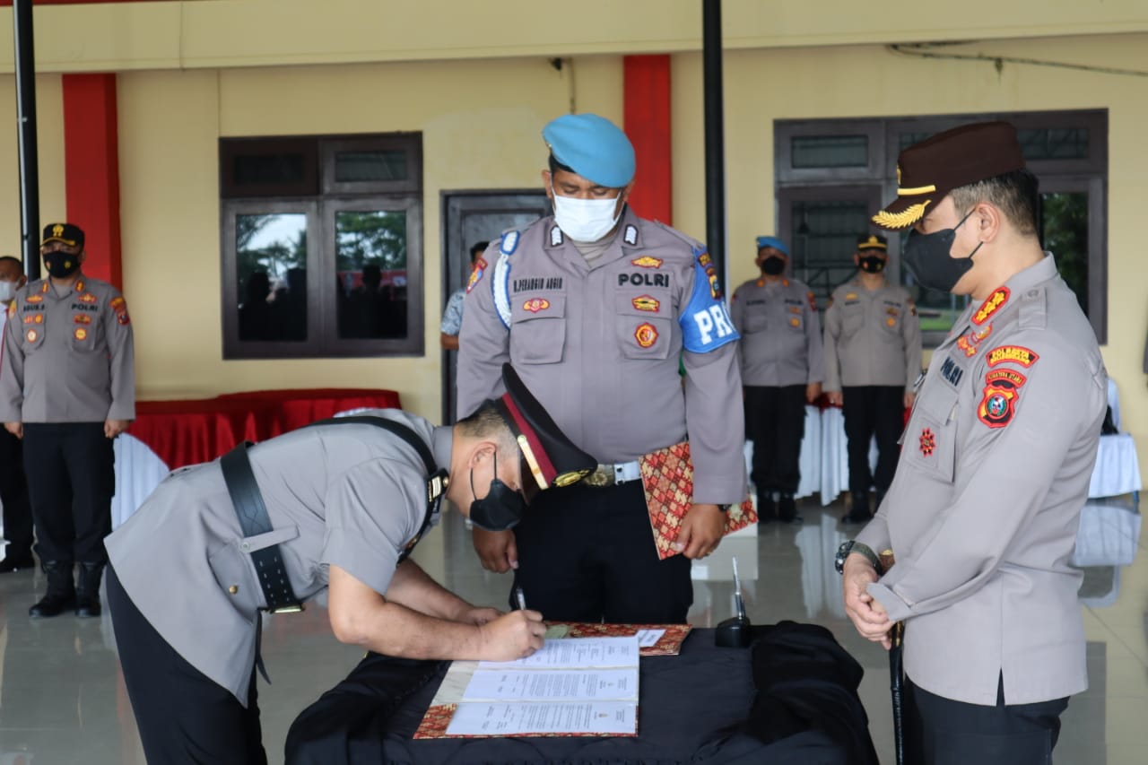 Kapolresta Deli Serdang Pimpin Sertijab Kabag SDM, Kapolsek Bandara KNIA dan Kapolsek Pantai Labu