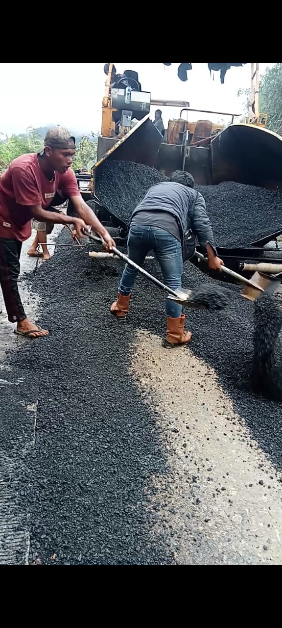 Diduga Raup Keuntungan Besar,CV Batu Garut Mengerjakan Hokmix Asal Jadi