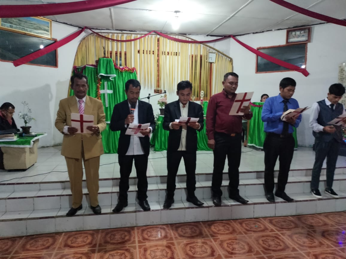Natal Keluarga Besar Pemerintah Desa Buluhtellang Berjalan Sukses