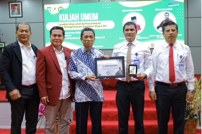 Dirut Perumda TirtanadiÂ  Kabir Bedi Memberikan Kuliah Umum Di Kampus UISU