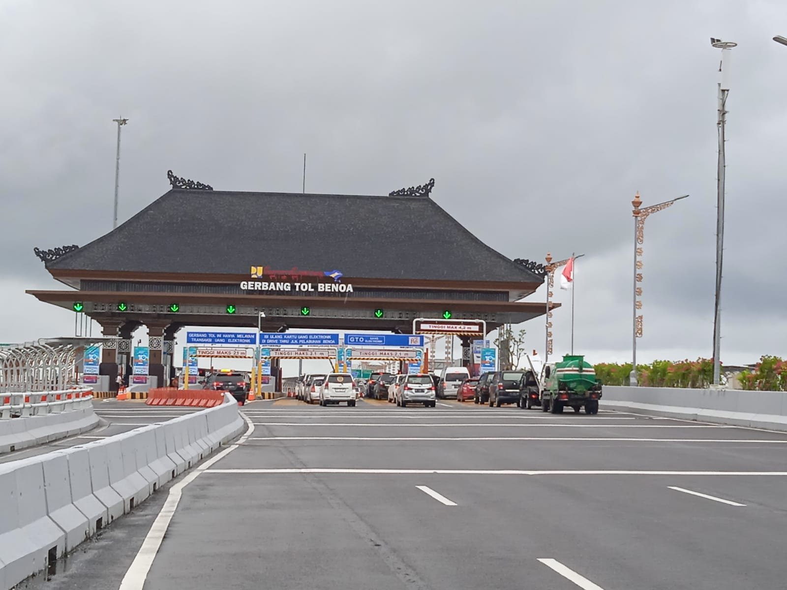 H-4 Natal 2022, Lalu Lintas di Jalan Tol Luar Pulau Jawa Masih Mengalami Peningkatan Signifikan