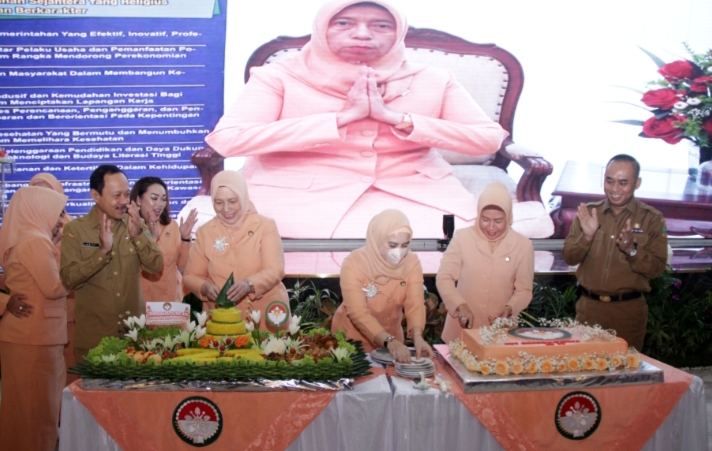 HUT Ke-23 Dharma Wanita Persatuan, Gubernur Sebut Kunci Keberhasilan Transformasi Digital