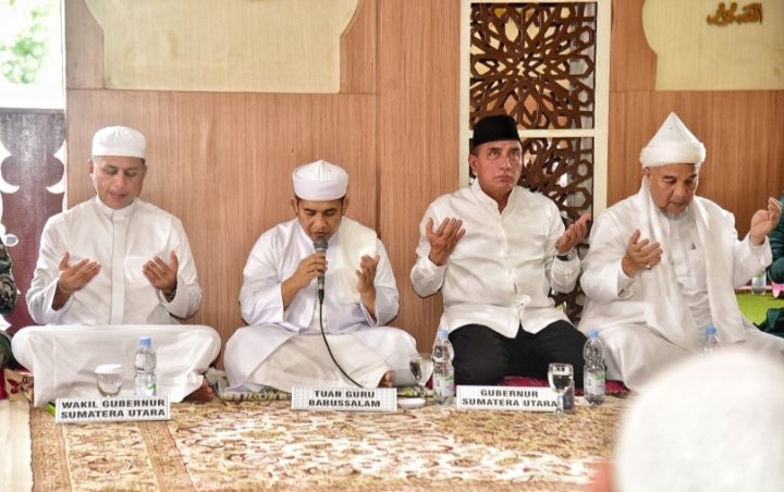 Haul ke-99 Tuan Guru Babussalam Syekh Abdul Wahab Rokan Edy Rahmayadi Jalan Kaki 2 Km Lewati Celah-celah Kemacetan