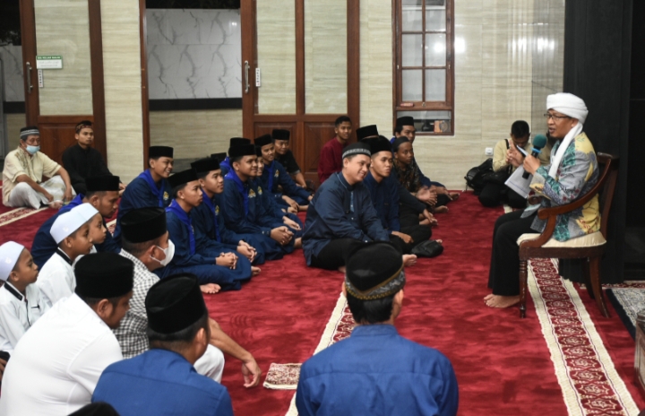 Tausiah Subuh di Masjid Rumah Dinas, Gubernur Edy Rahmayadi Berharap Aa Gym Datang Kembali ke Sumut