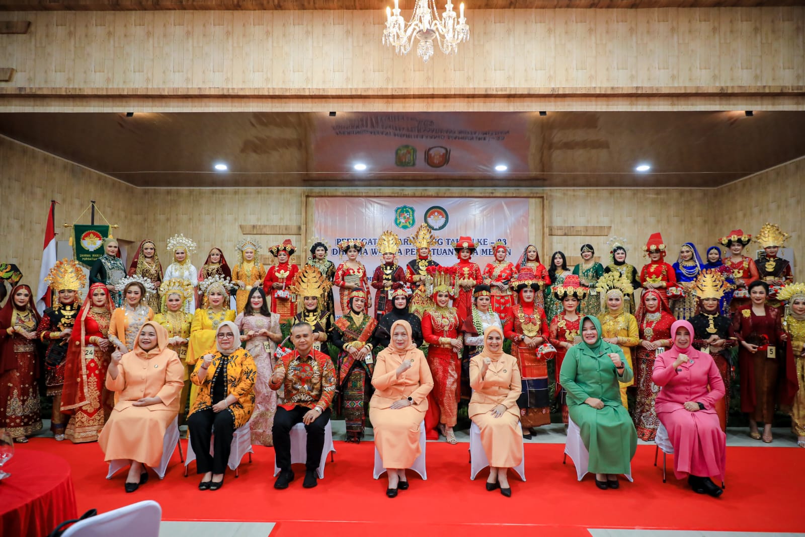 Fashion Show Multietnis Meriahkan Peringatan HUT ke-23 Dharma Wanita Persatuan Kota Medan