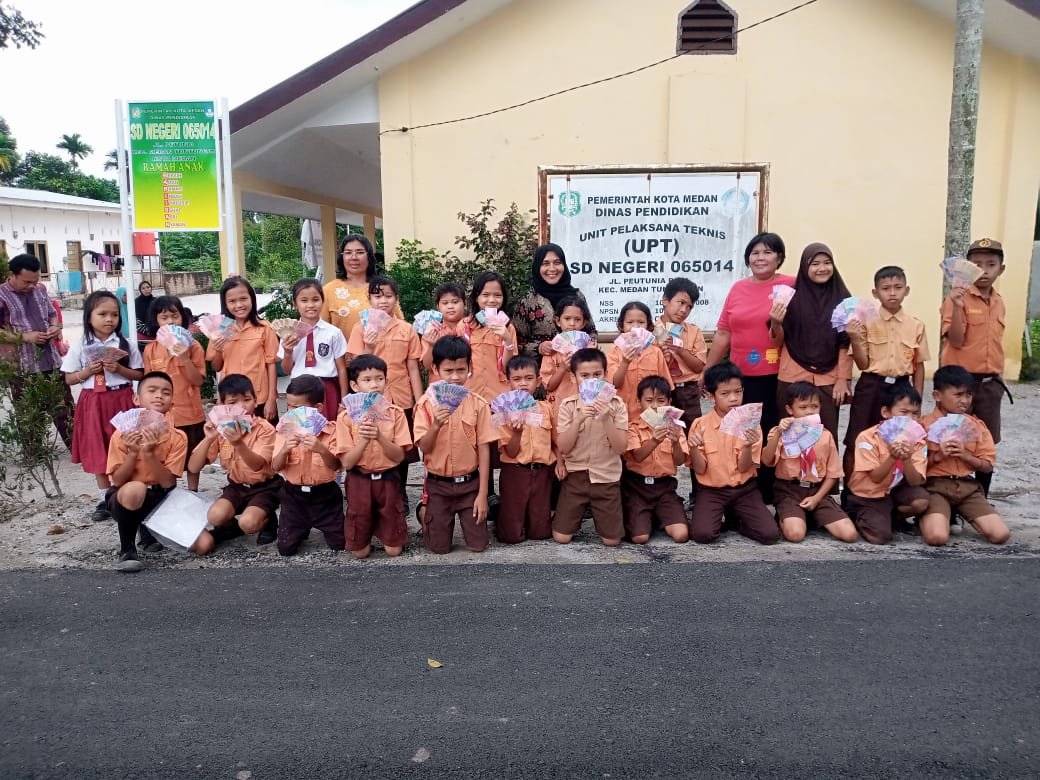 Pemko Medan Salurkan Bantuan untuk Siswa Miskin