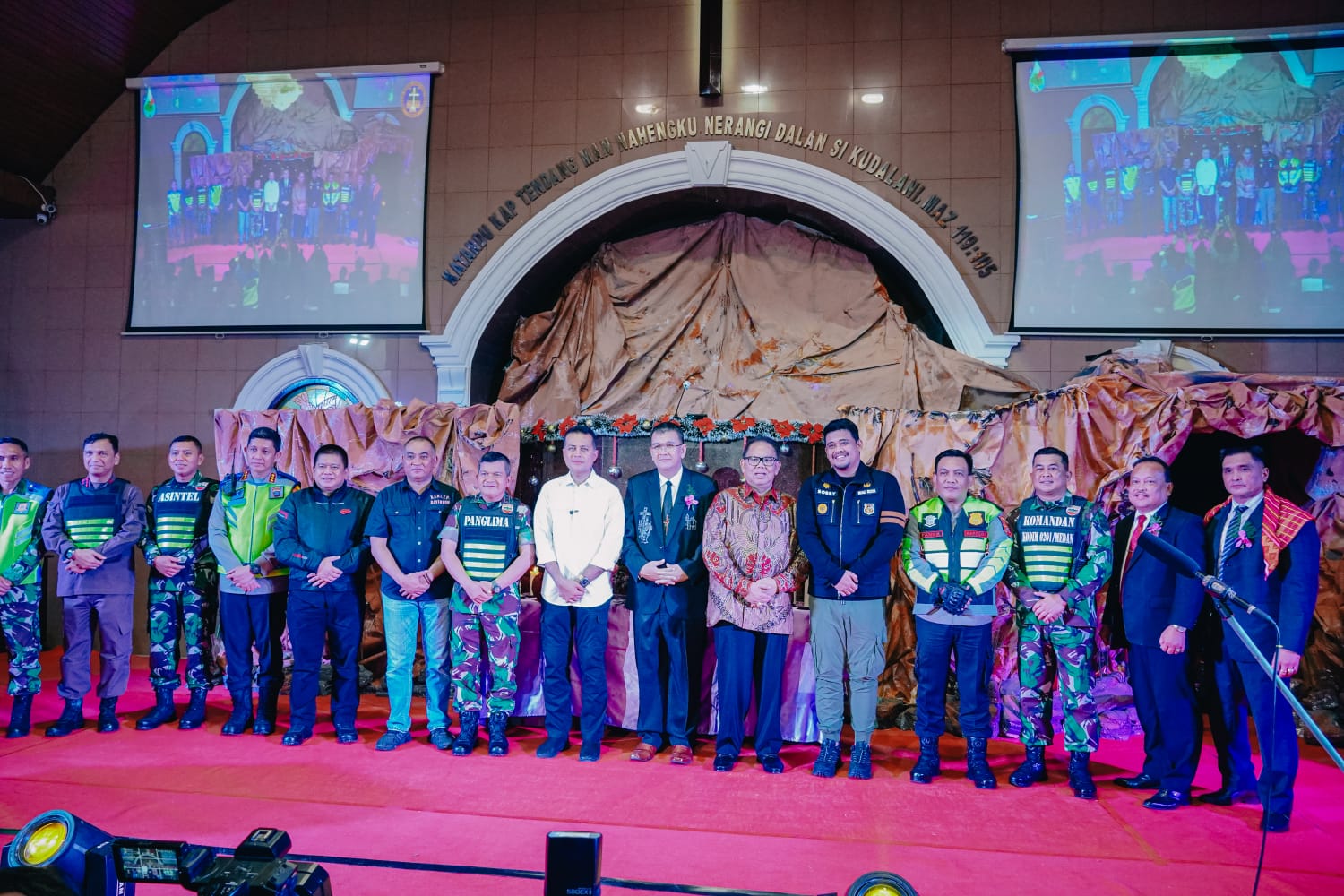 Tinjau Sejumlah Gereja Di Malam Natal, Bobby Nasution: Pastikan Umat Kristiani Beribadah Dengan Aman, Tenang & Damai