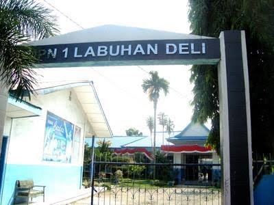 Kepsek SMP N 1 Labuhan Deli Disebut Sebut Mark Up Baju Batik dan Olahraga Siswa Tahun Ajaran Baru 2022