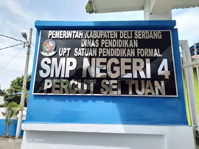 Dikonfirmasi Dugaan Mark Up Baju Batik Siswa Tahun Ajaran 2022, Kepsek SMPN 4 Percut Seituan Bungkam