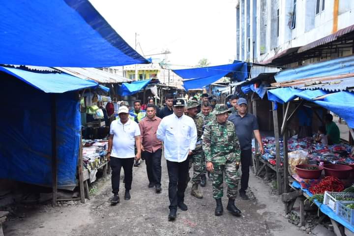 Jumat Bersih, Bupati Madina dan Dandim 0212/TS Gotong Royong bersama Masyarakat