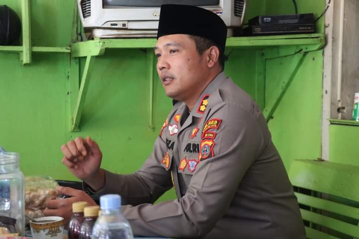 AKBP H.M REZA C.A.S GELAR JUMâ€™AT CURHAT DI KELURAHAN PASAR HILIR PANYABUNGAN