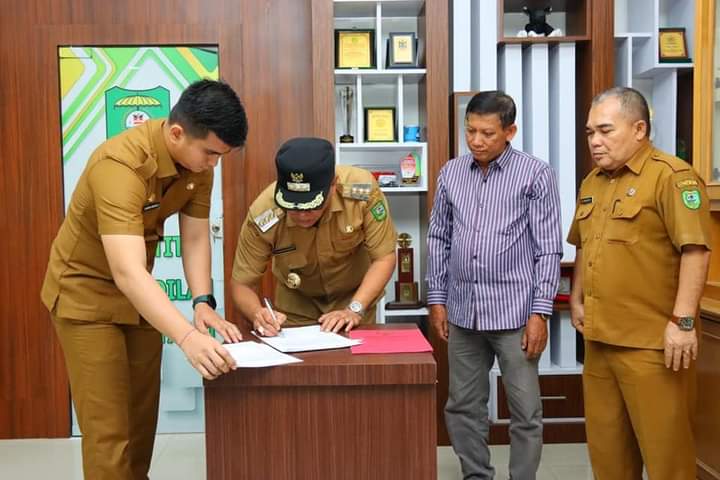 Bupati Madina Terima Hibah Lahan Pembangunan Asrama Haji dari Keluarga Alm H Maslin Batubara