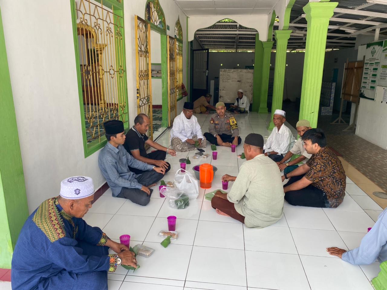 Warga Desa Perkebunan Aek nagaga Bersama Bhabinkamtibmas Gelar Jumat Curhat
