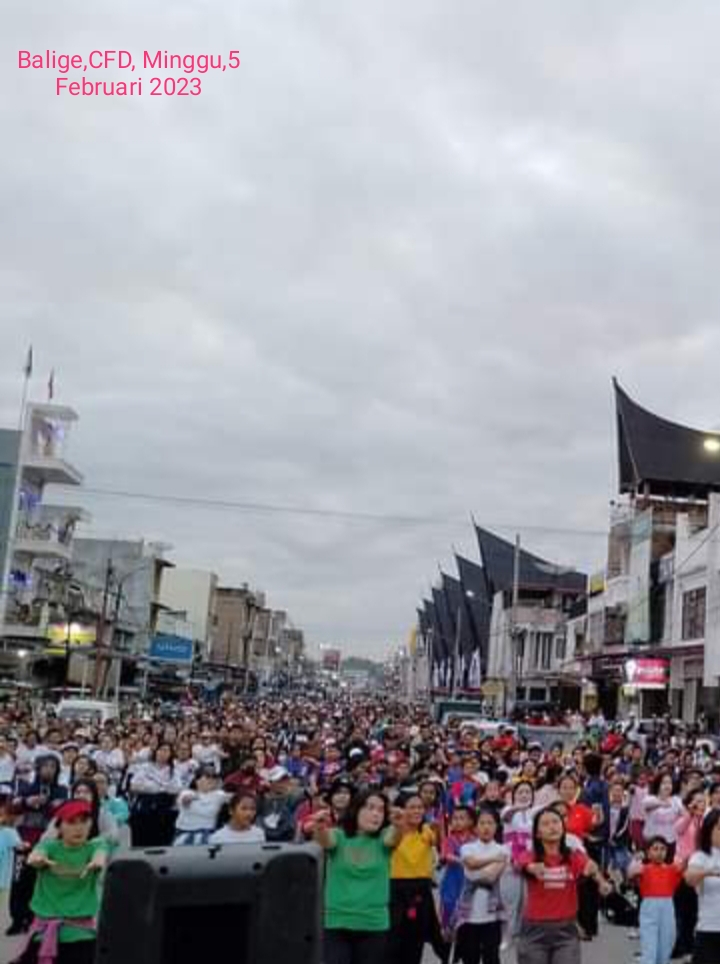 Ribuan Masyarakat Ikuti Car Free Day Yang Pertama di Toba