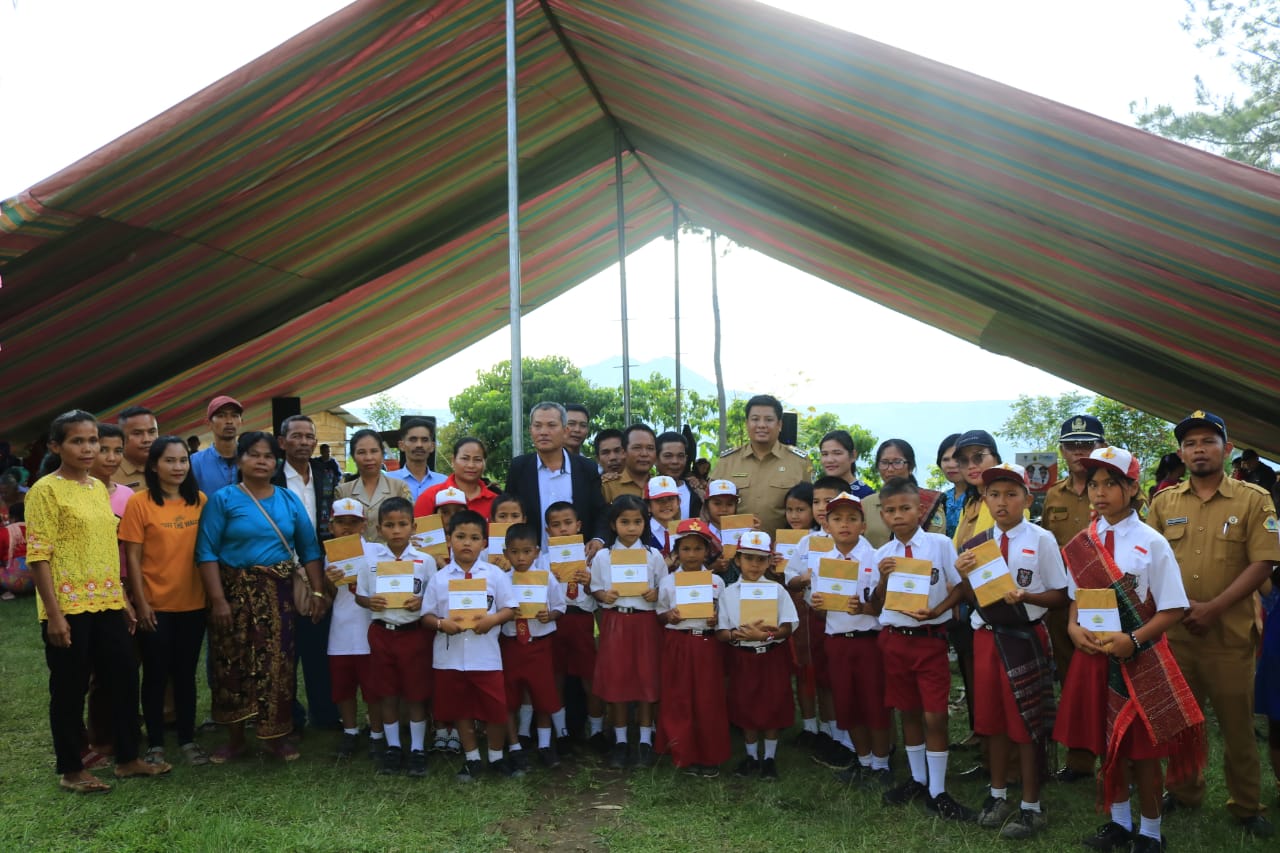 BUPATI SAMOSIR TINJAU LAHAN PERTANIAN CABE MERAH DESA AEK NAULI
