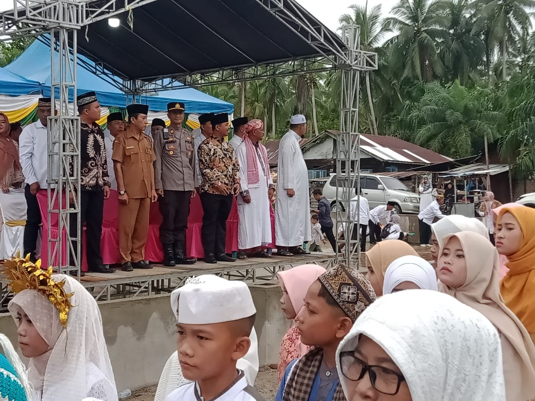 Pawai Taâ€™aruf Dan Pembukaan MTQ Tingkat Kecamatan Silaut Laut Dilaksanakan Personel Polsek Air Joman