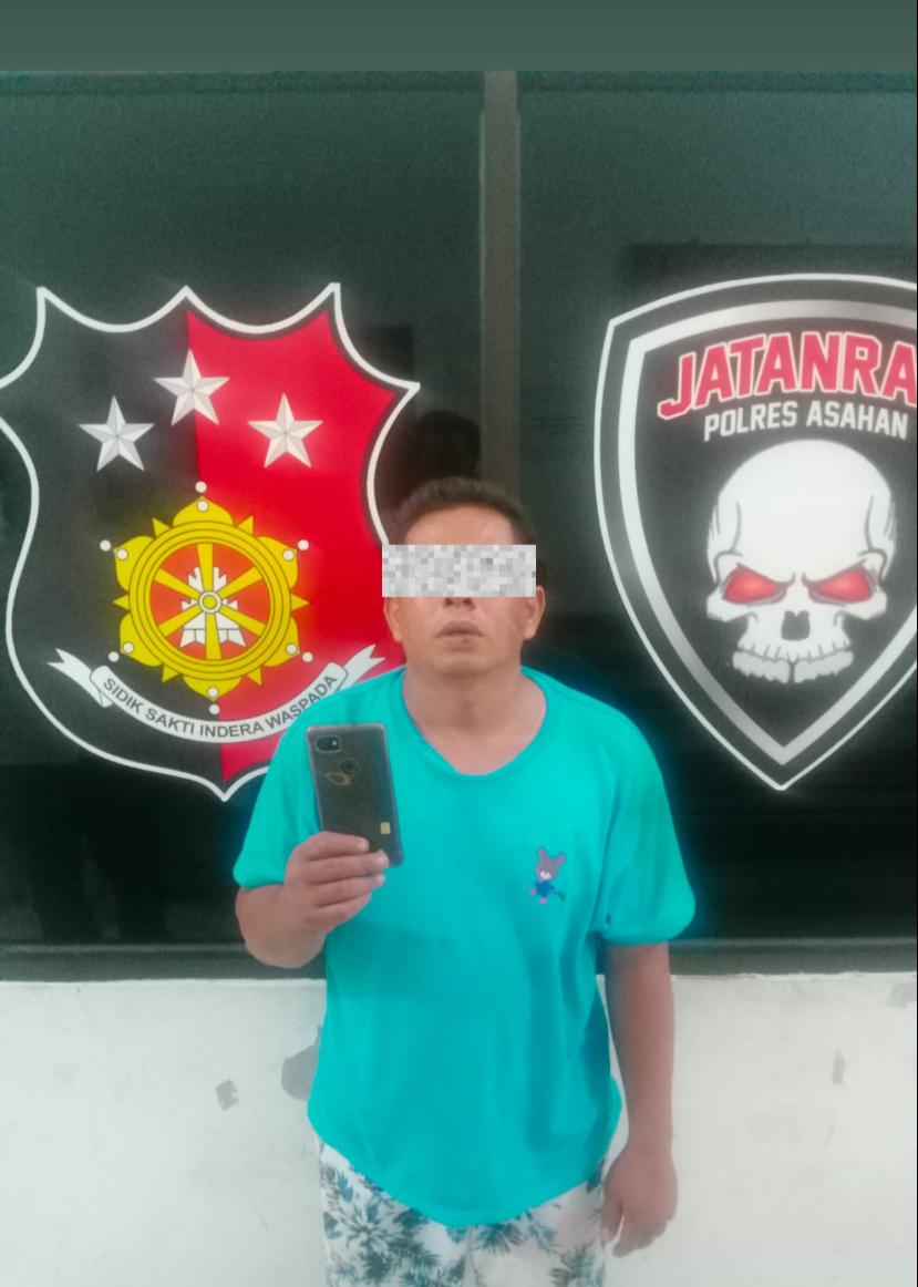 Melawan Saat Ditangkap, Pencuri Hp Terekam CCTV di Door