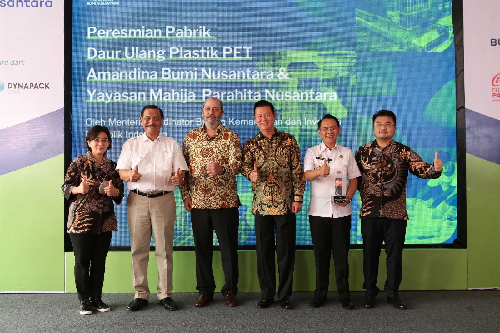 CCEP Indonesia dan Dynapack Asia Sirkulasi Lokal untuk Botol Plastik Dirikan Fasilitas Daur Ulang PET Amandina Bumi Nusantara dan Yayasan Mahija Parahita Nusantara