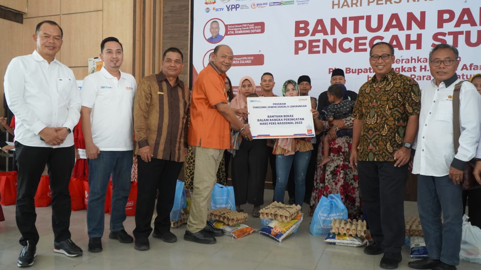 Plt Bupati Langkat Apresiasi Kegiatan Bakti Sosial Bantuan Pangan Pencegahan Stunting PWI Langkat