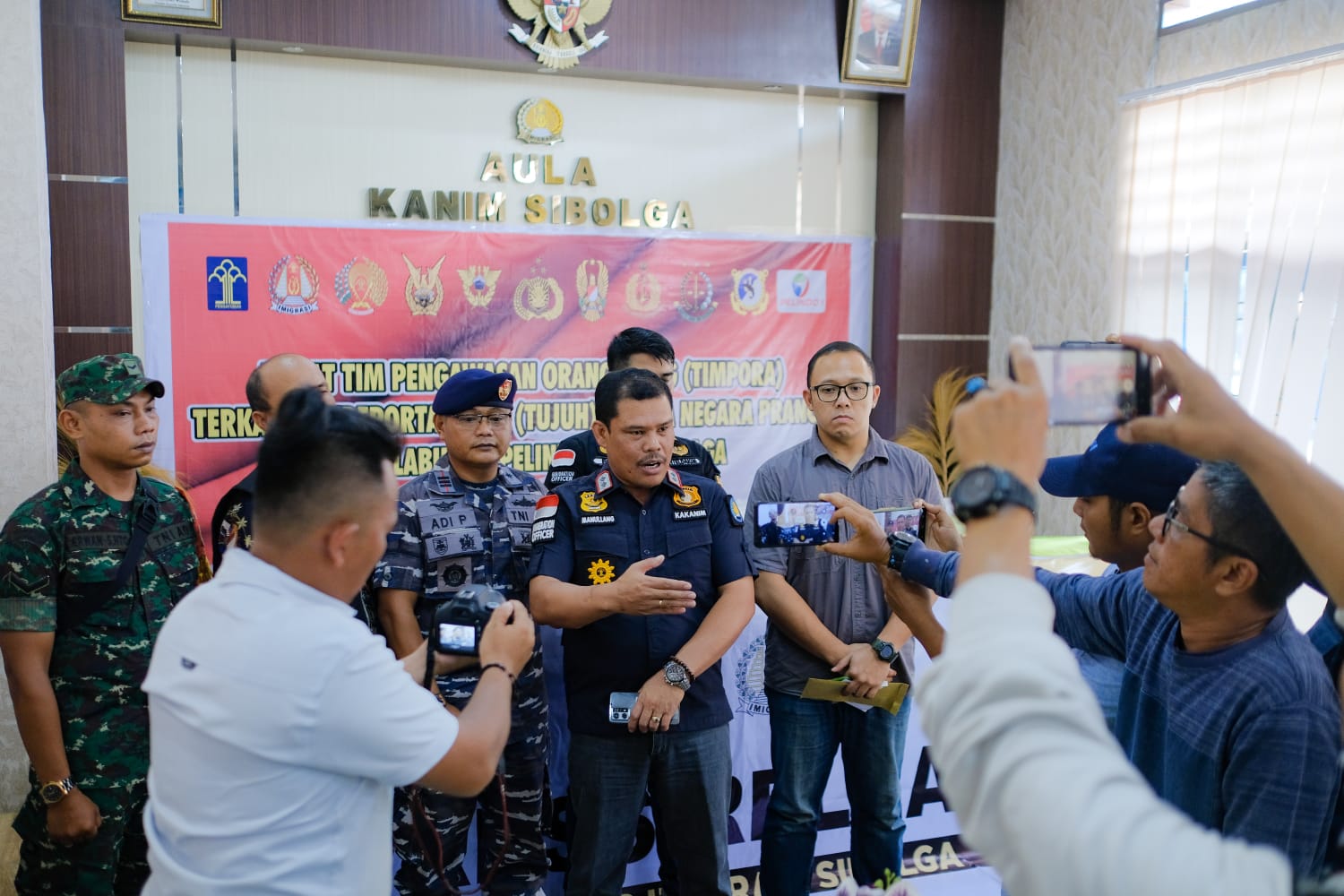 Imigrasi Sibolga Bersama Anggota TIMPORA Amankan Tujuh Orang Warga Negara Asing