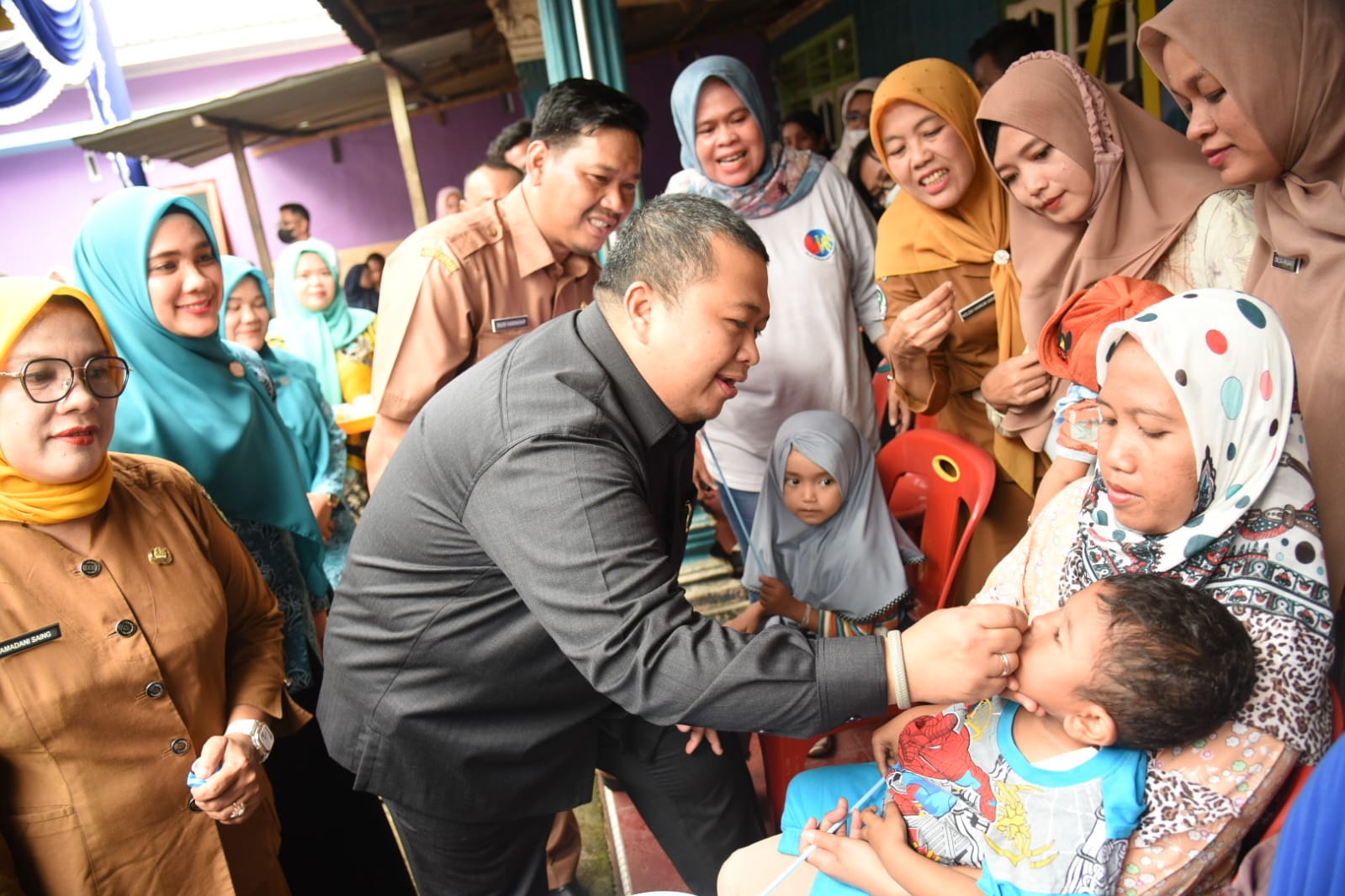 Bupati Bersama Ketua TP PKK Canangkan Sub PIN Polio Tahap I Kepada Anak Tapsel