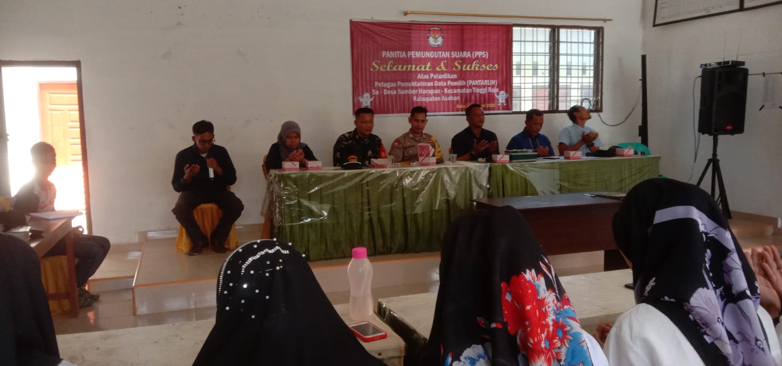 Bhabinkamtibmas Polsek Prapat Janji Hadir Pelantikan Dan Bimbingan Pantarlih Desa Sumber Harapan