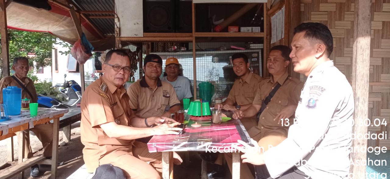 Kanit Binmas Bersama Bhabinkamtibmas Kunjungan di Dusun VI Desa Gotting Sidodadi