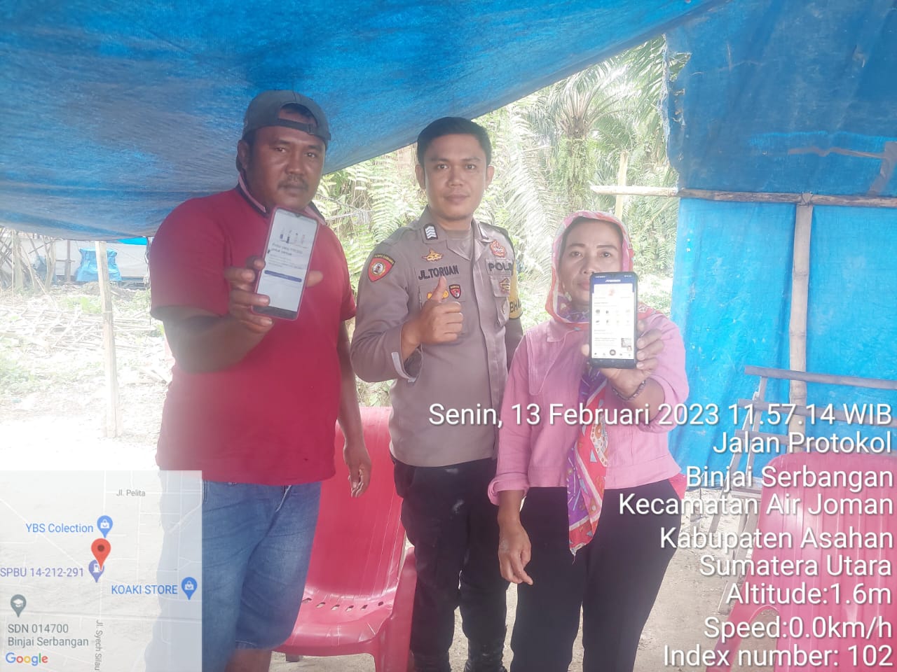 Bhabinkamtibmas Polsek Air Joman melakukan Sosialisasi aplikasi Super Apps Presisi kepada masyarakat