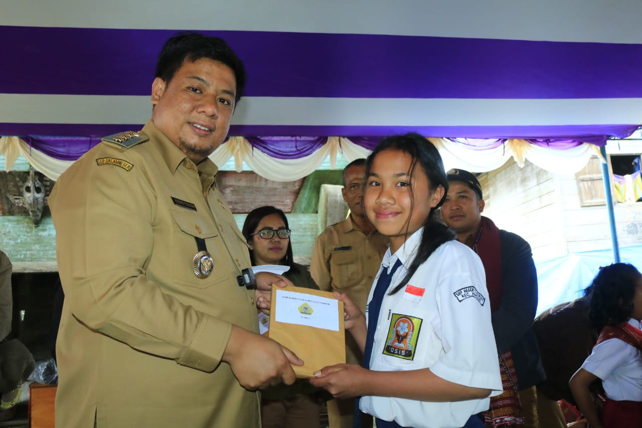 BUNGA DESA PARTUNGKO NAGINJANG, Bupati Samosir Ajak Petani Beralih Menggunakan Pupuk Organik