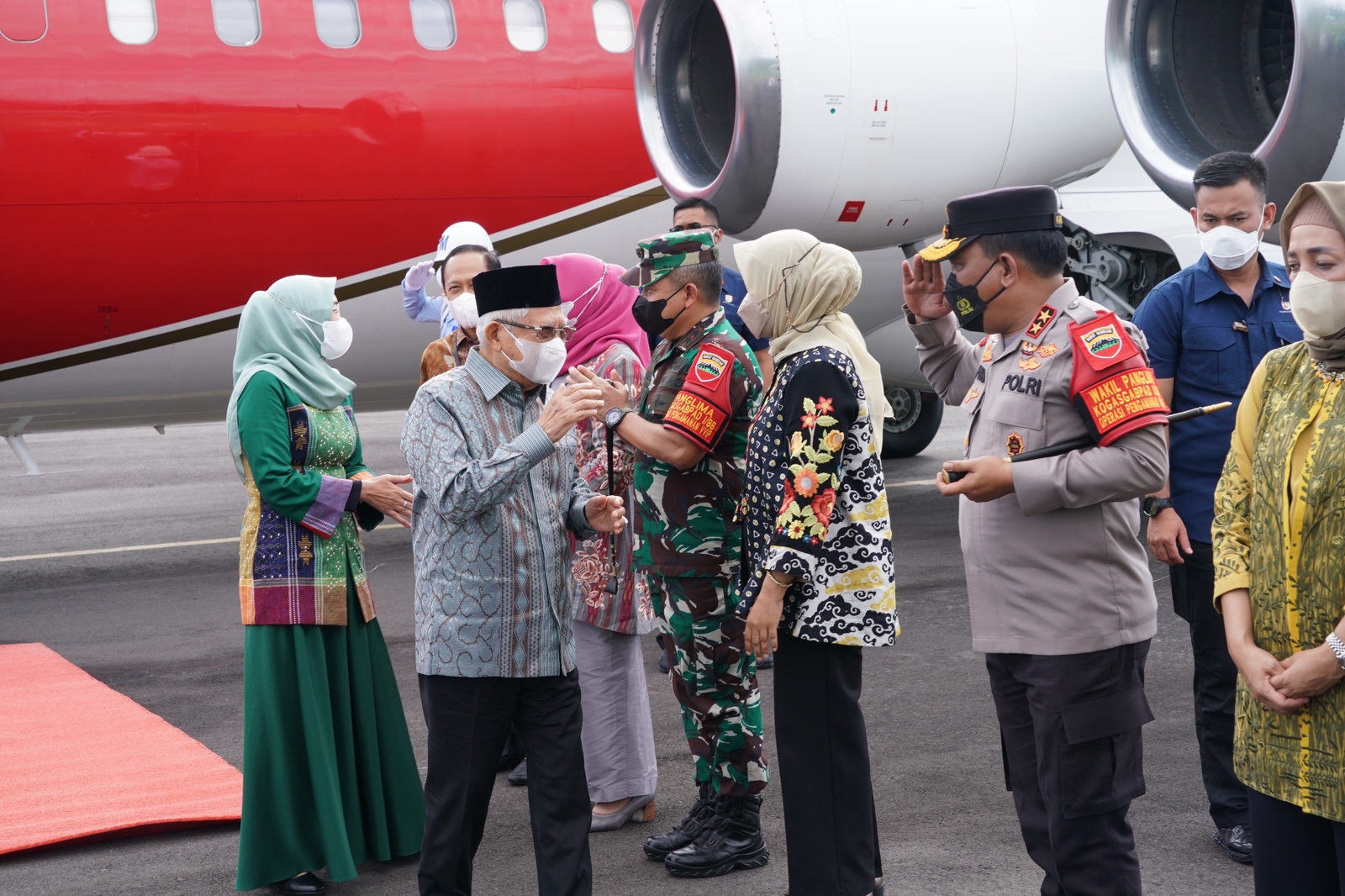 Kapolda Sumut Sambut Kedatangan Wakil Presiden RI ke Tapanuli Tengah.