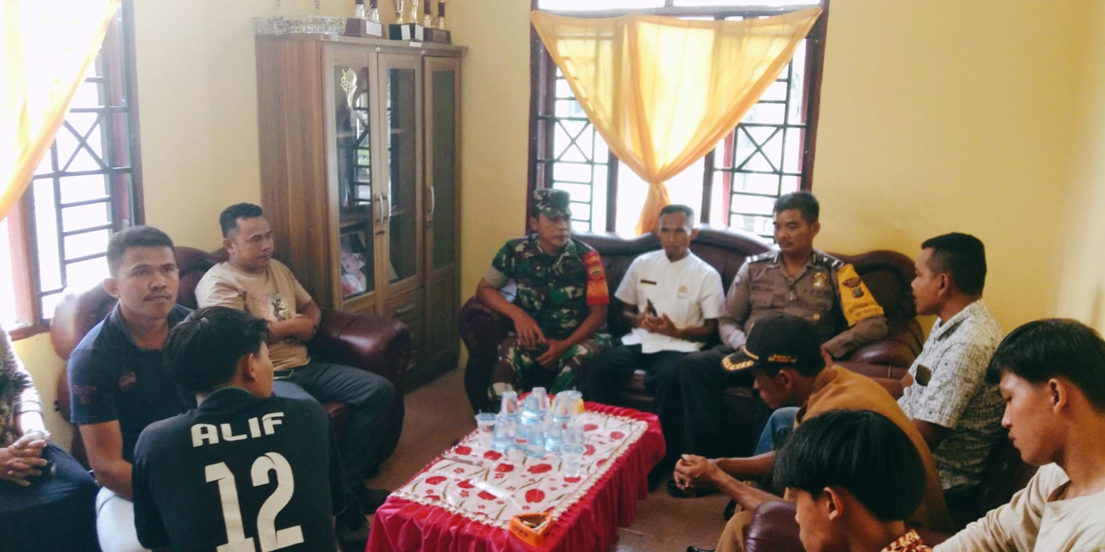 Akibat Ejek-ejekan, Bhabinkamtibmas Polsek Prapat Janji Selesaikan Masalah Problem solving Antar Remaja