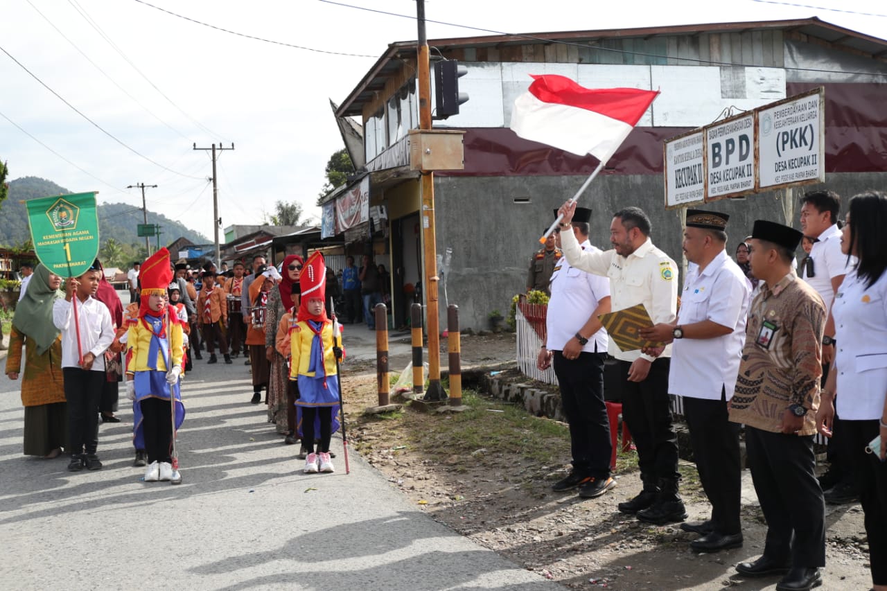 MTQ Kecamatan PGGS, Bupati Pakpak Bharat Lepas Pawai Taâ€™aruf