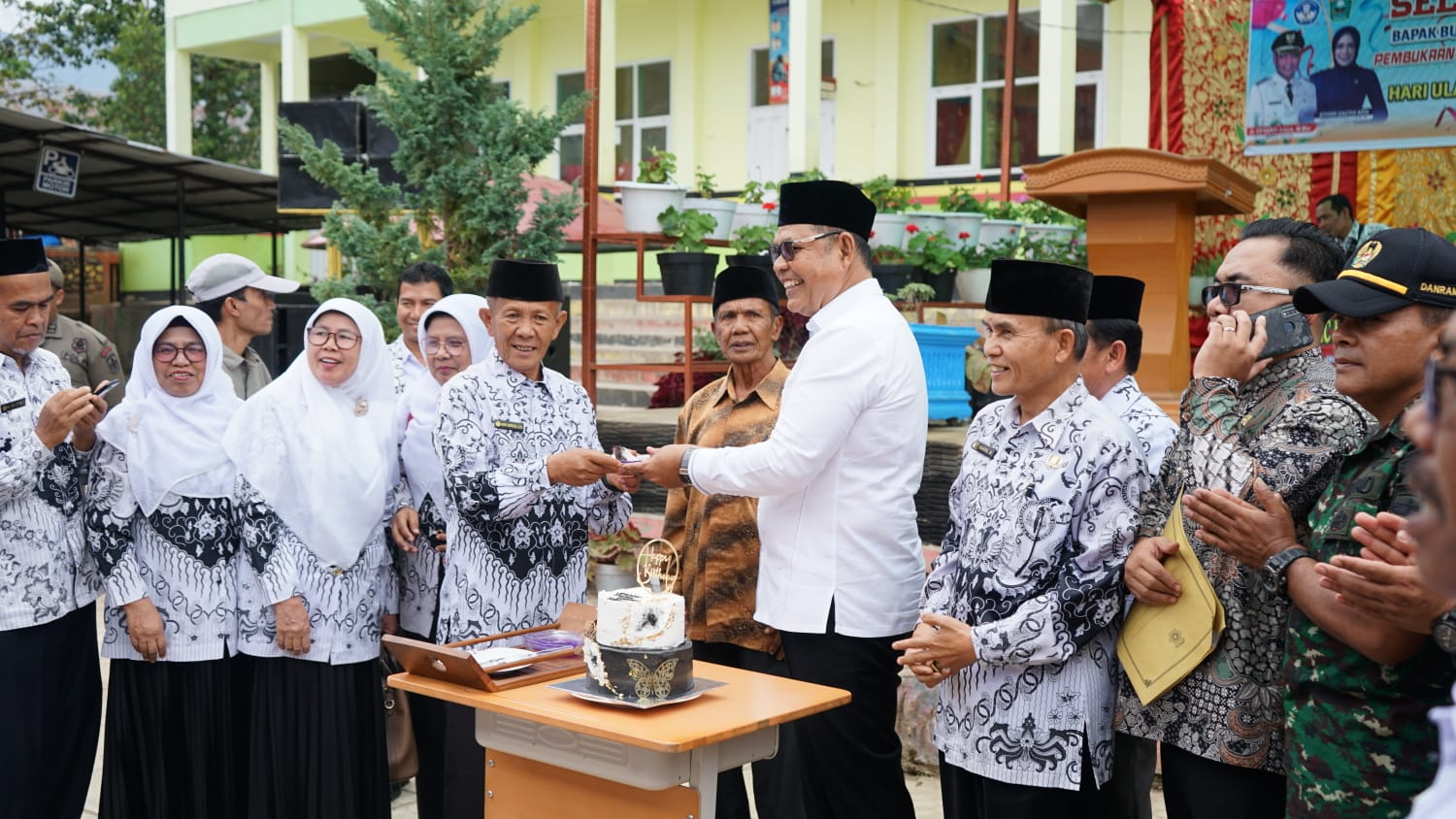 Bupati solok Capt.H Epyardi Asda Dt Sutan Majo Lelo,M.Mar, Temu ramah dengan Pengurus PGRI