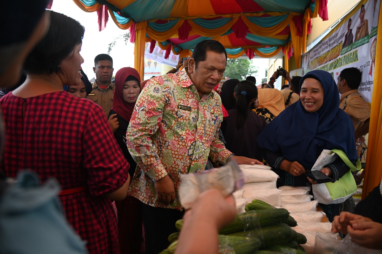 Walikota Irsan Efendi Nasution Canangkan Gerakan Pangan Murah di Dua Lokasi Padang Sidempuan Selatan