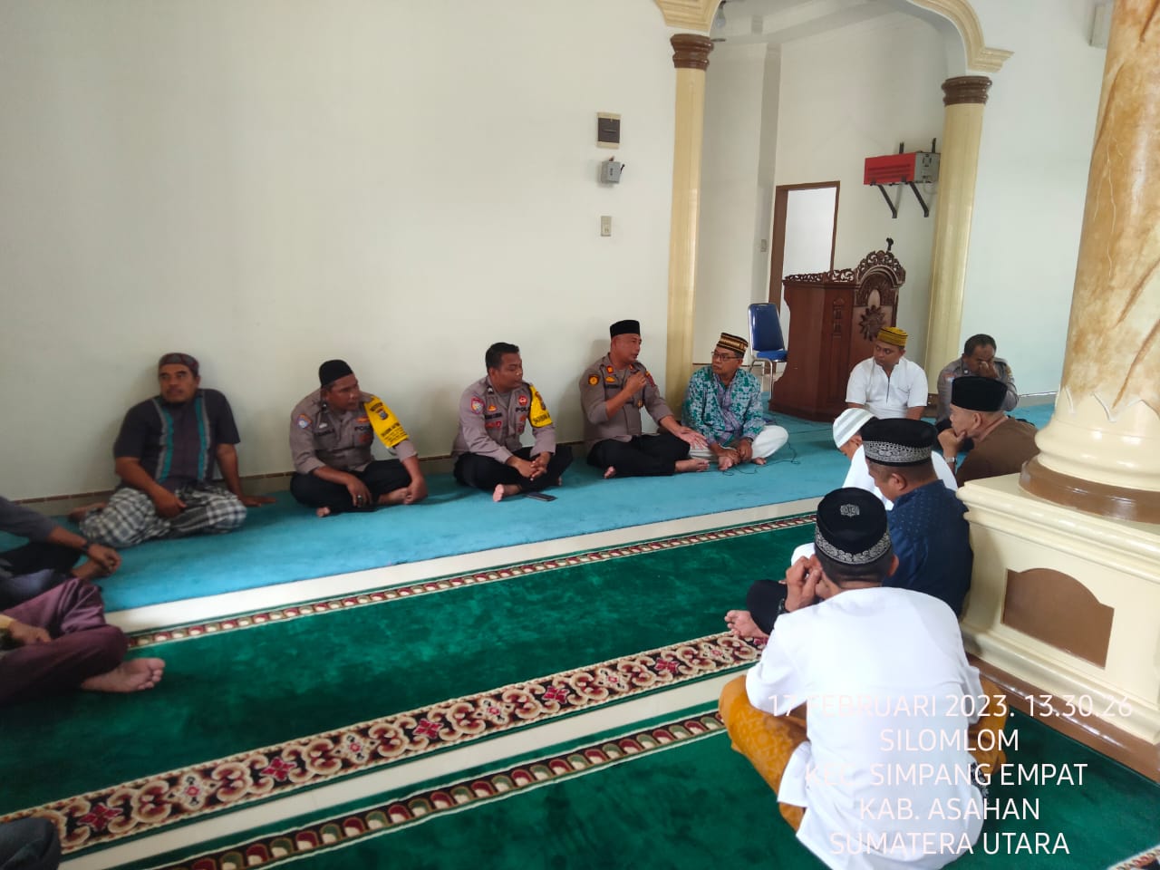 AKP Cahyandi Jumat Curhat Kamtibmas Dimesjid Al- Ikhlas Desa Silomlom